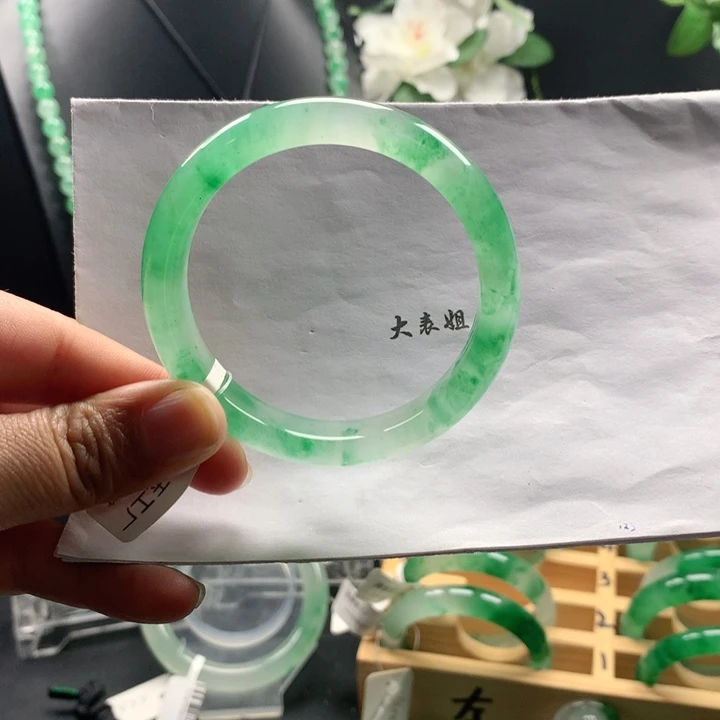 兔***子石英质玉手镯未镶嵌