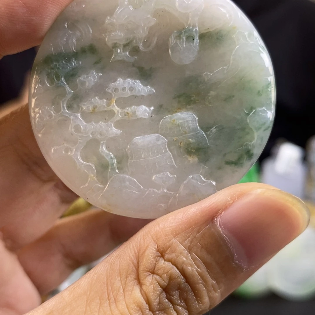 翡翠未镶嵌颈饰山水