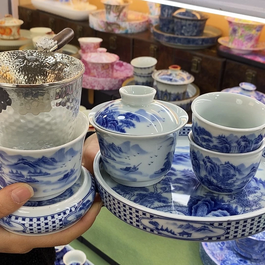 盖碗里的水煮开后放入