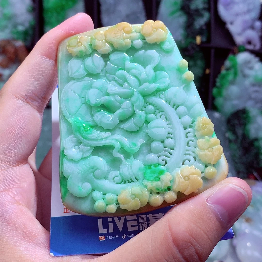 翡翠未镶嵌颈饰挂件
