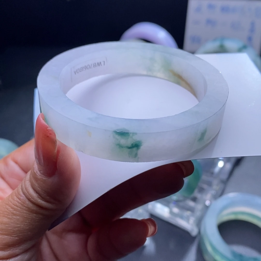 定制翡翠未镶嵌翡翠手镯