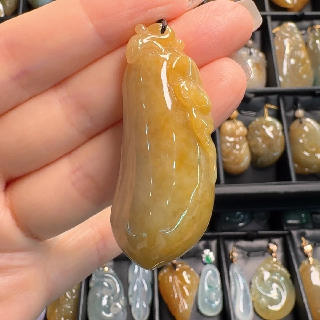 翡翠未镶嵌颈饰福瓜