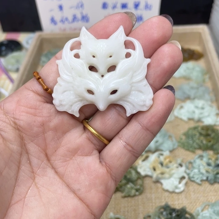v****蛇纹石玉合金颈饰