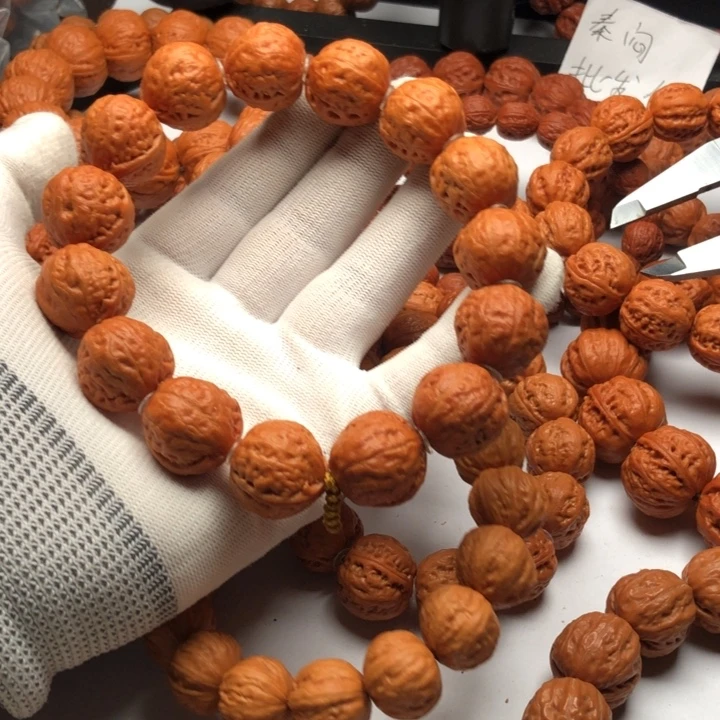 文玩核桃吊坠麒麟纹