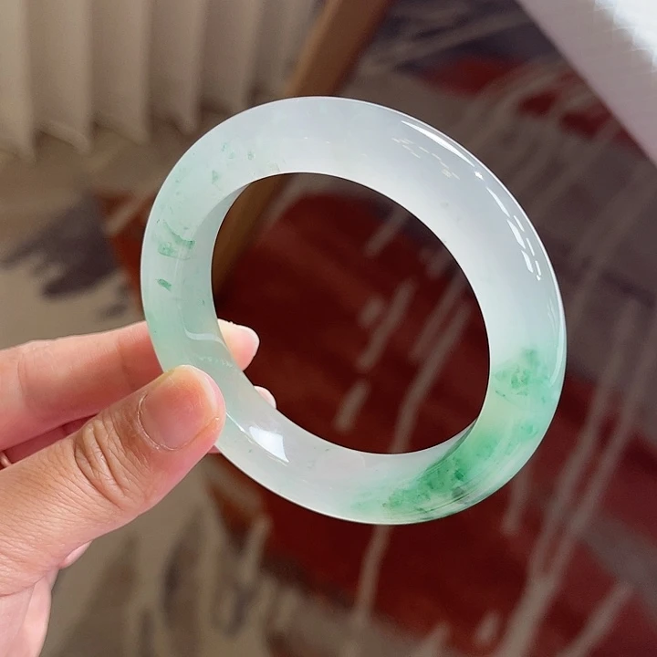 未镶嵌手镯石英质玉