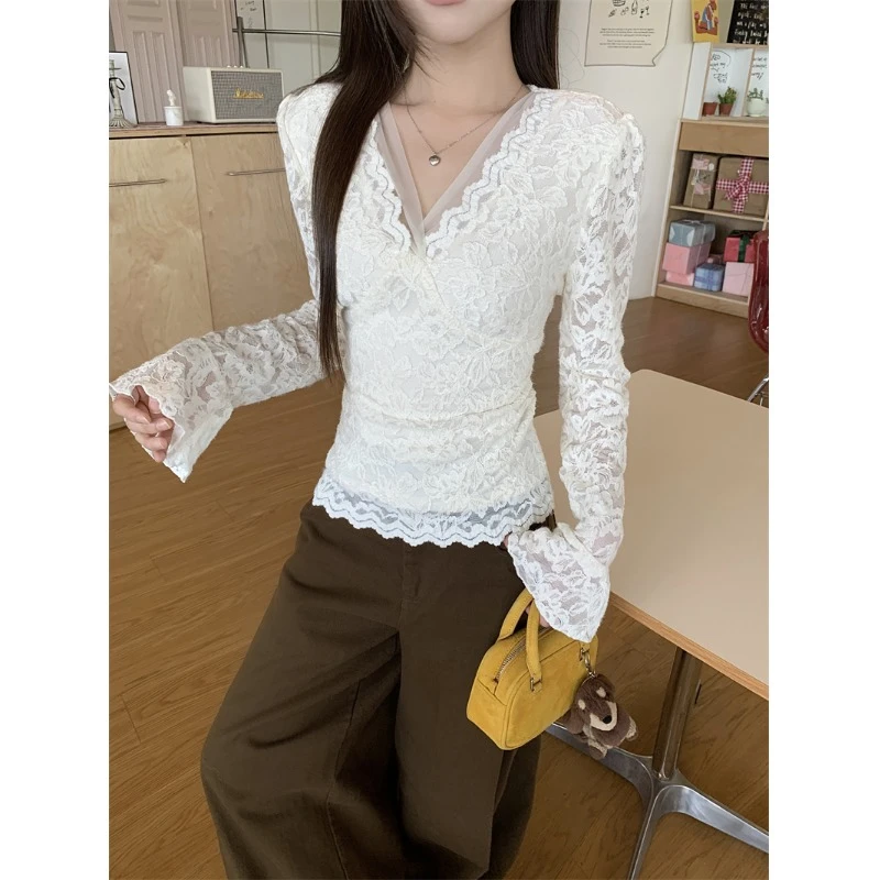 秋冬法式蕾丝V领发热磨毛保暖上衣百搭修身内搭显瘦长袖打底衫女