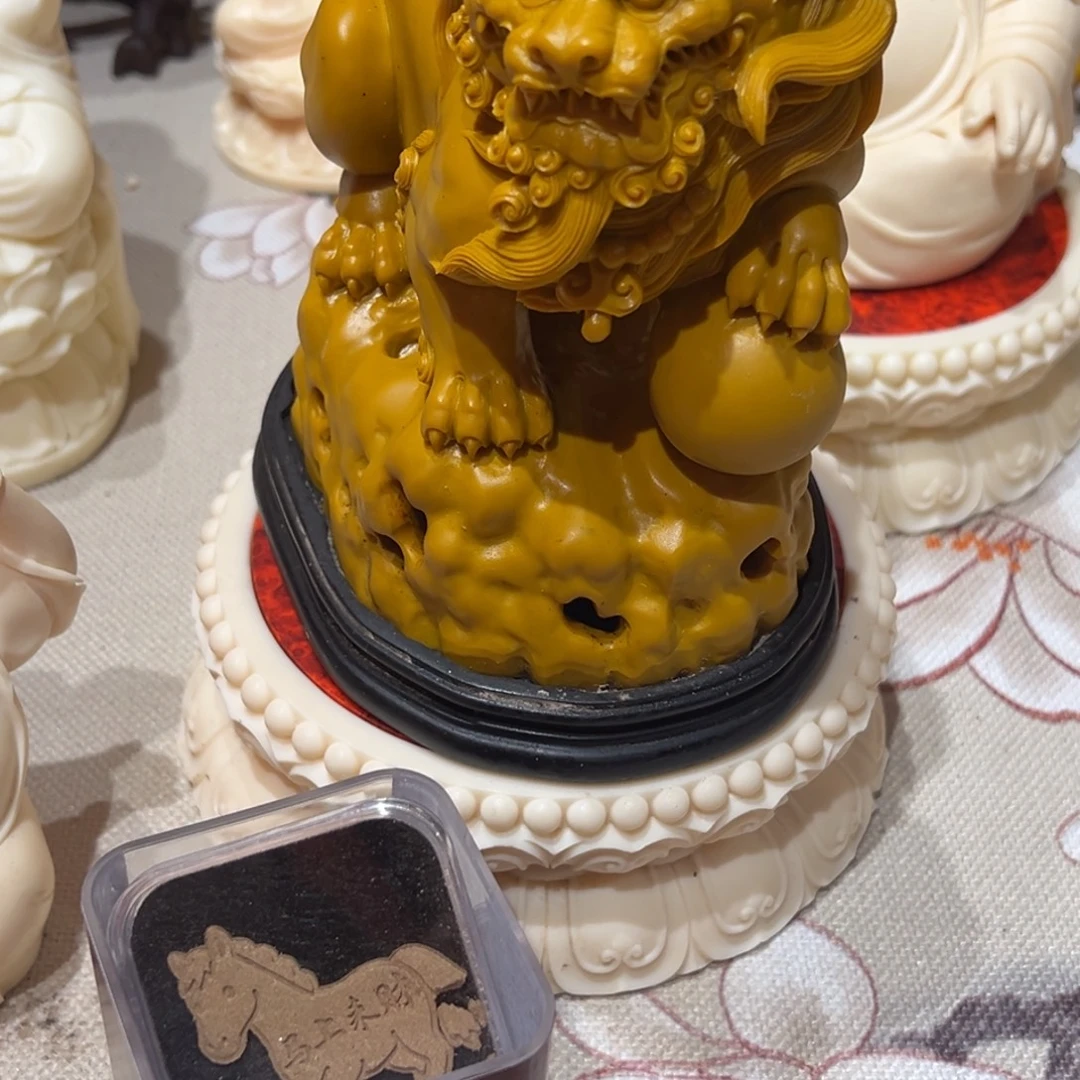 陶大号瑞师抱球黄色