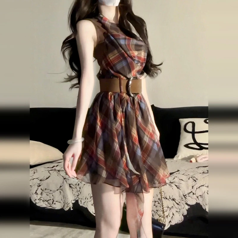 法式复古格纹荡领无袖背心连衣裙子女2025夏季新款设计感甜辣短裙