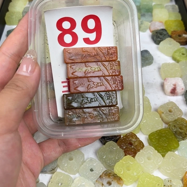 蛇纹石玉足银镀金镶嵌颈饰