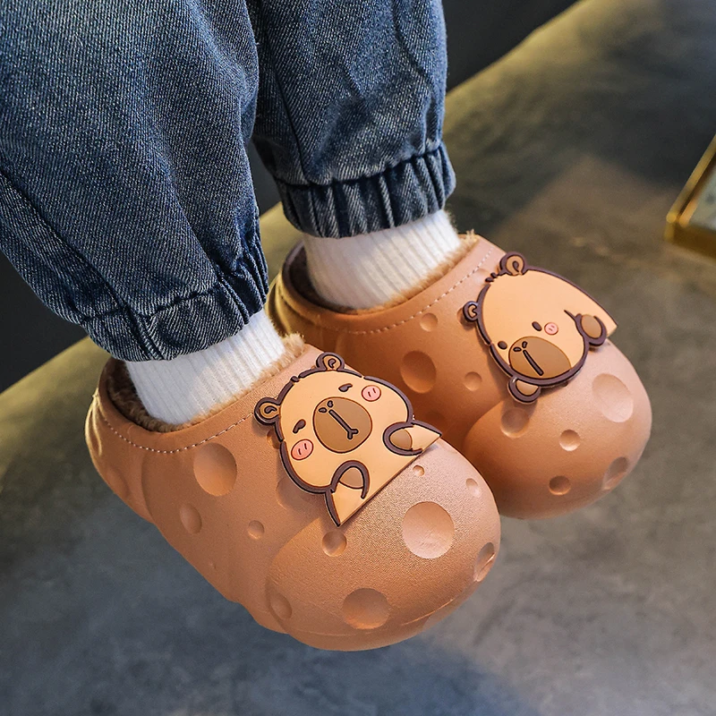 卡皮巴拉儿童棉拖鞋踩屎感男童冬季卡通可爱防滑室内洗澡