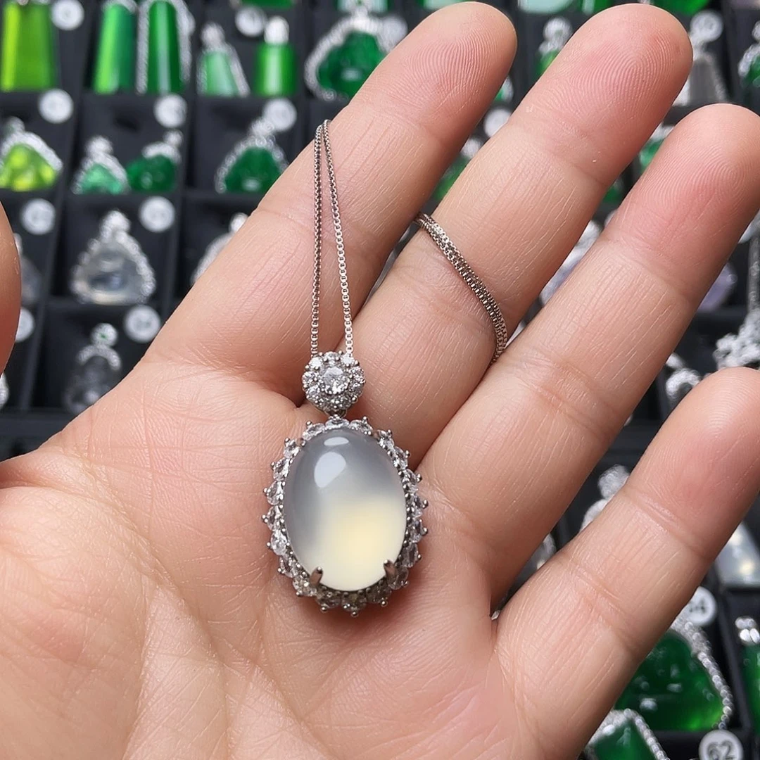 玛瑙/玉髓合金颈饰有瑕疵