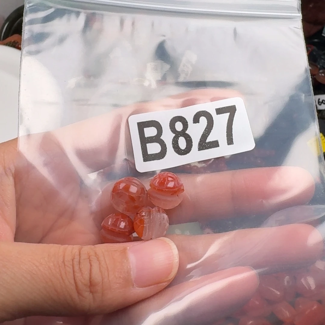 锦****未镶嵌南红玛瑙珠宝奇石