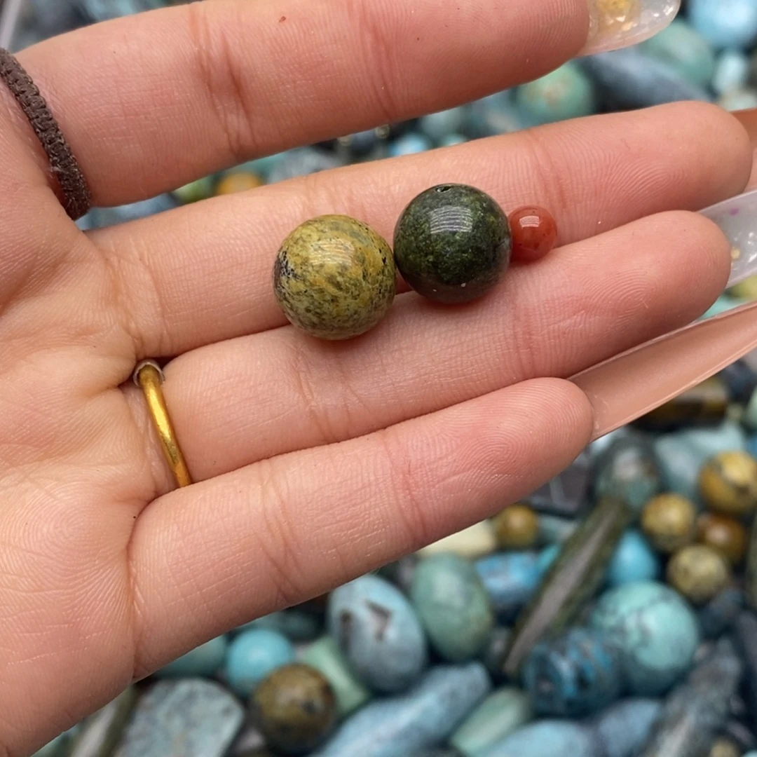 南红玛瑙未镶嵌珠宝奇石