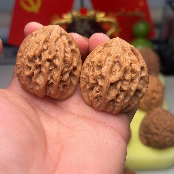 文玩核桃吊坠饕餮纹