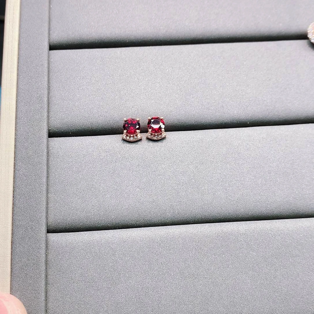 石榴石耳饰银S925镶嵌石榴石耳饰