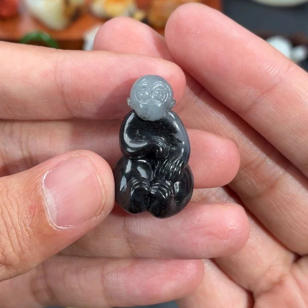 青***…和田玉未镶嵌颈饰