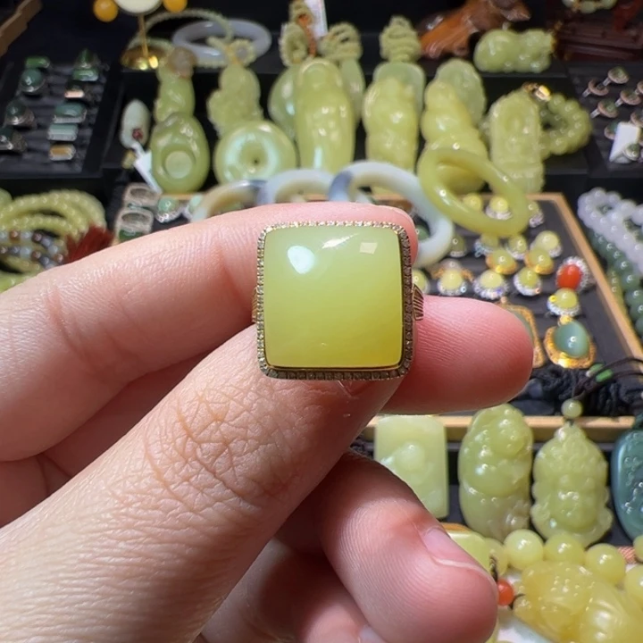 和田玉（黄玉）颈饰18K金镶嵌