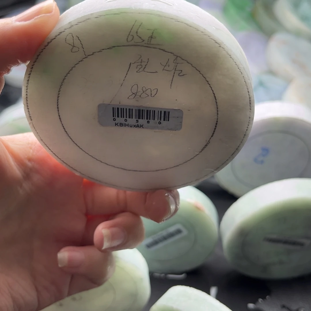 定制翡翠未镶嵌翡翠手镯