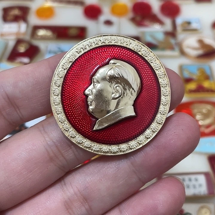 铝你****琳毛爷爷像章