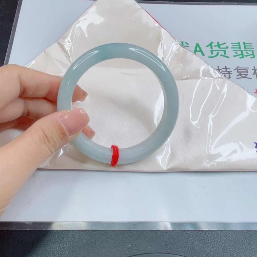 小***子翡翠未镶嵌手镯冰胶蓝手镯