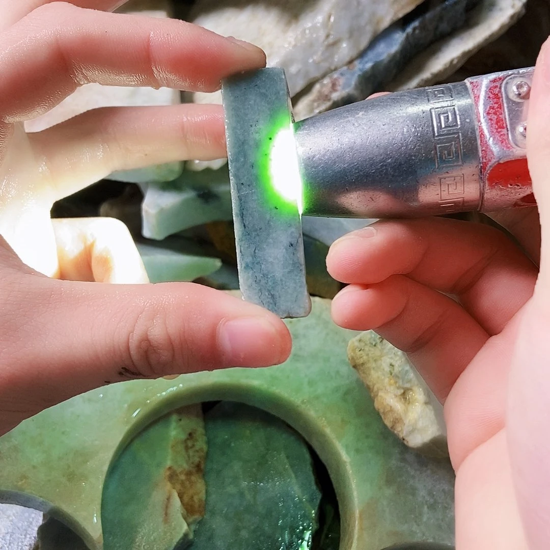 翡翠未镶嵌颈饰天然翡翠