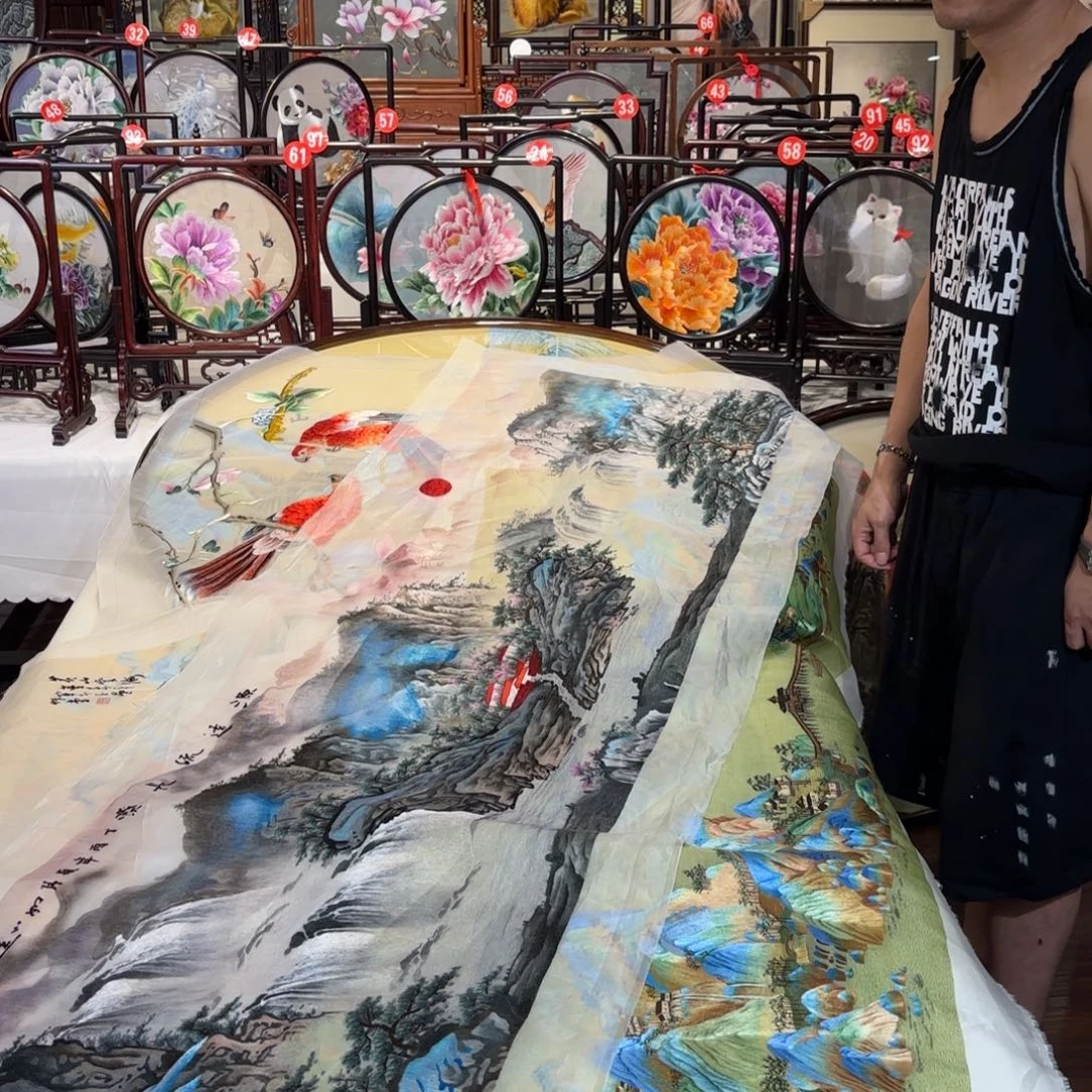 织绣纯手工制作的一款面