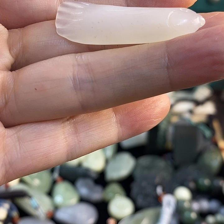 和田玉未镶嵌吊坠(赠链)