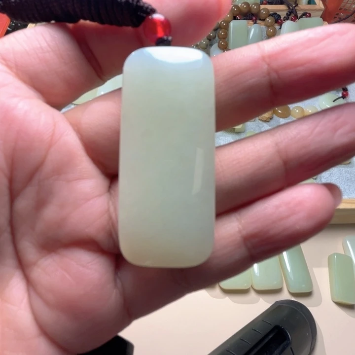 未镶嵌和田玉（糖玉）珠宝半成品
