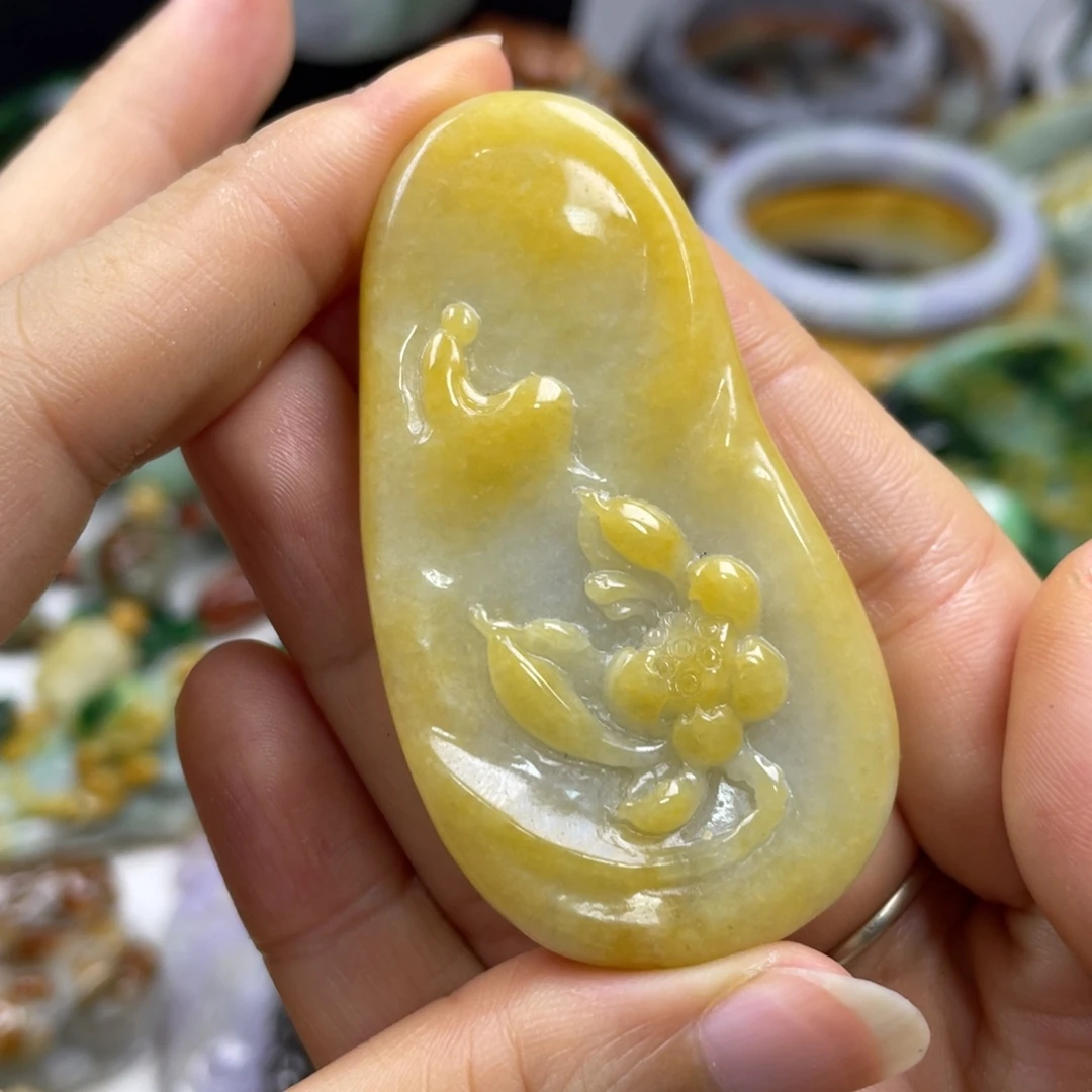 乖****颈饰未镶嵌翡翠牌子
