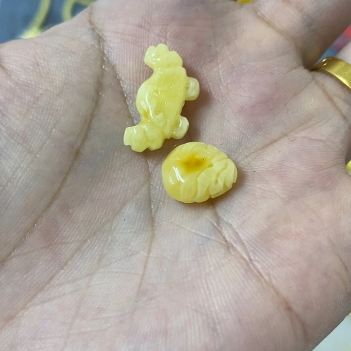 未镶嵌蜜蜡裸石吊坠