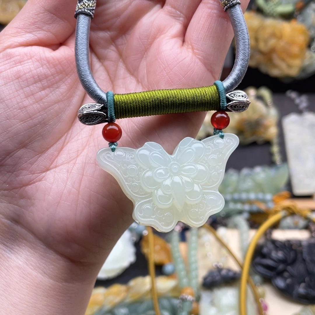 蛇纹石玉颈饰未镶嵌