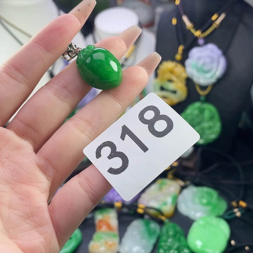 翡翠未镶嵌吊坠(赠链)