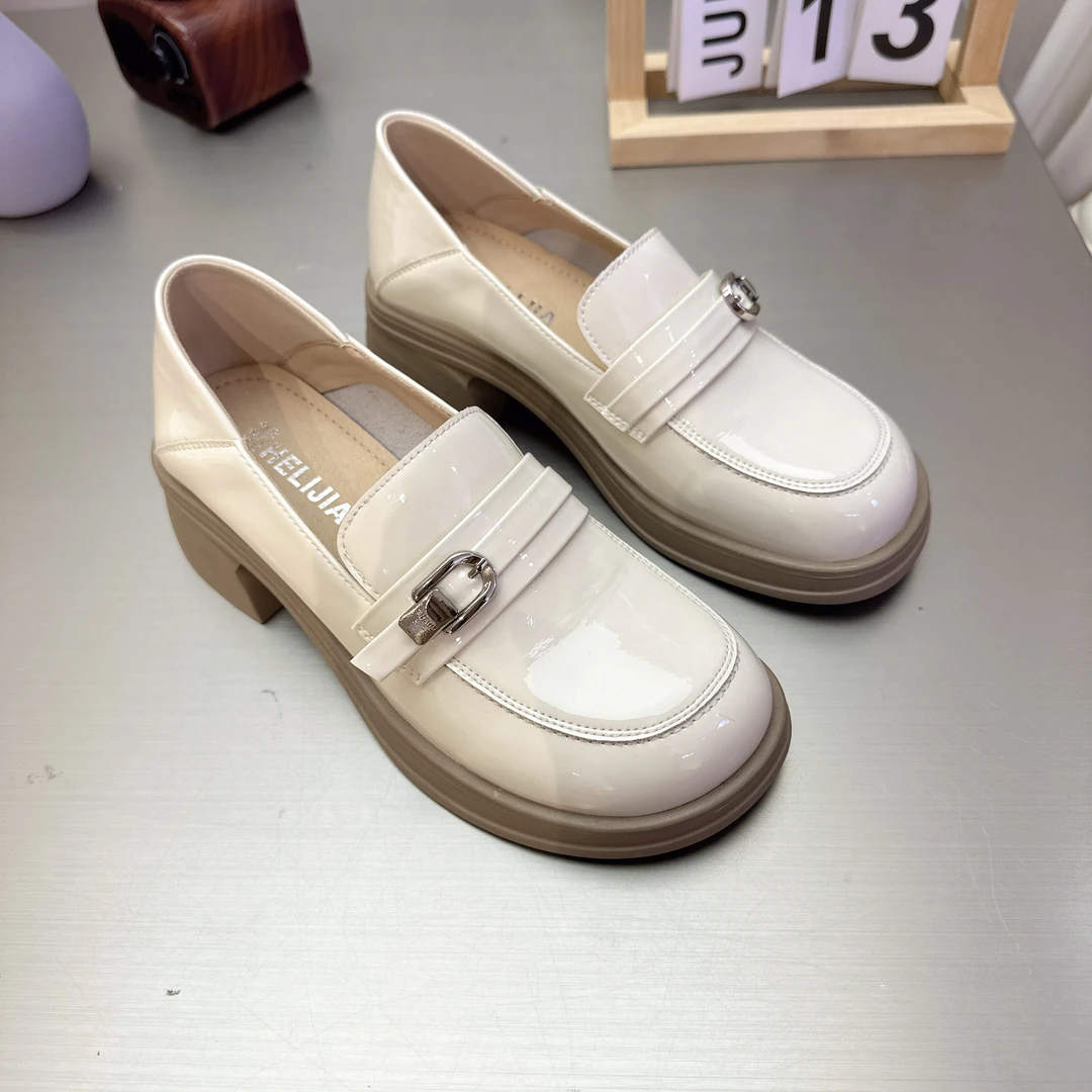 琼尚-百搭简约方扣乐福鞋6066-8