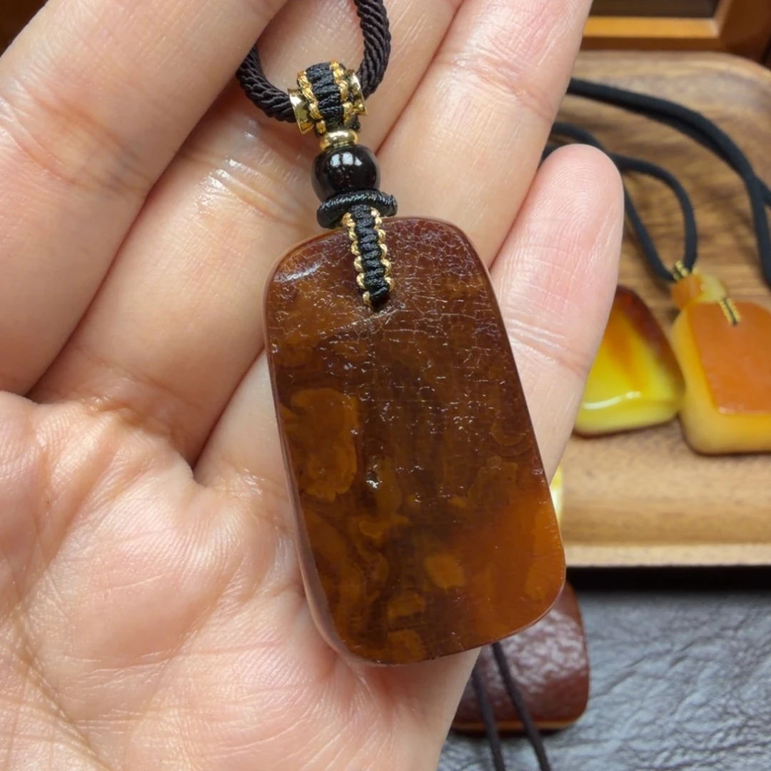 琥珀未镶嵌吊坠(赠链)
