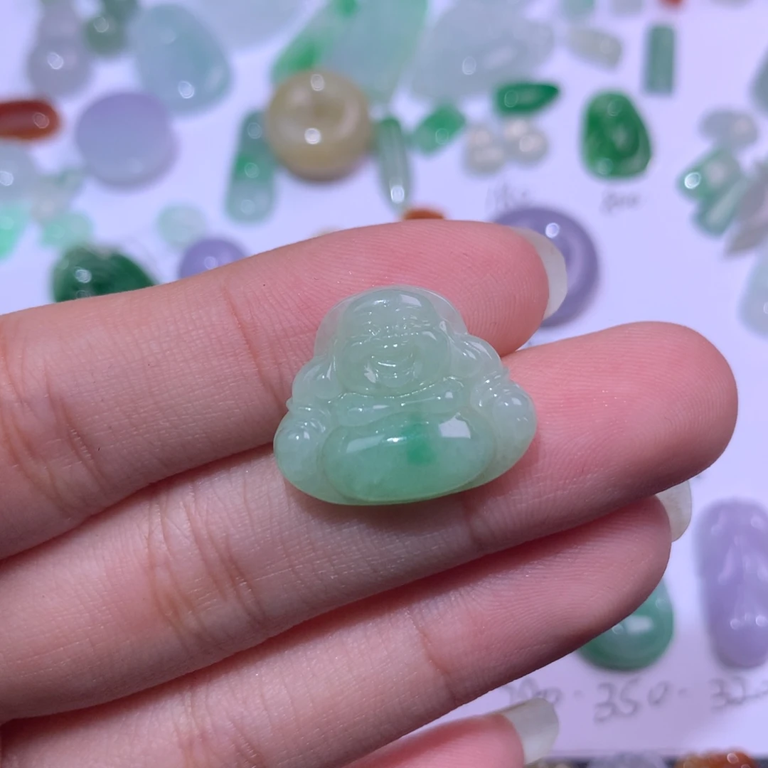 翡翠未镶嵌颈饰佛