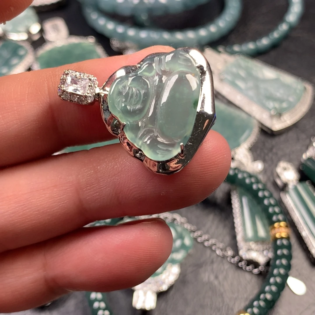 翡翠未镶嵌颈饰佛公