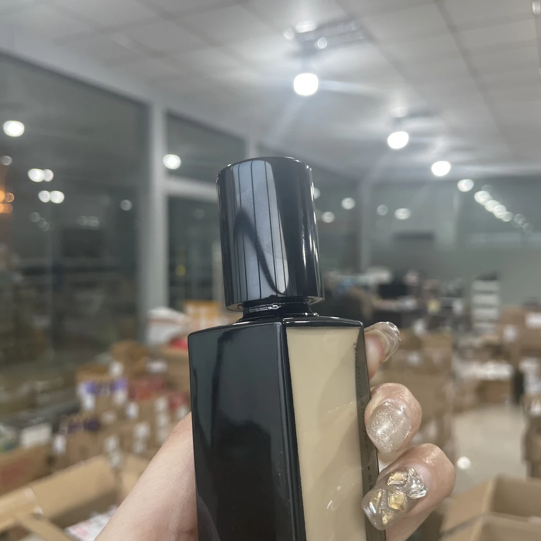 【桃桃家】服帖的粉底液！！持妆保湿~刮码发货