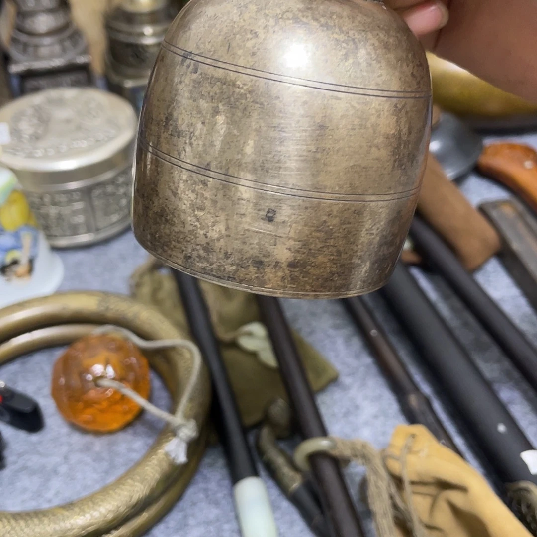 自***行铜摆件一个小物件。