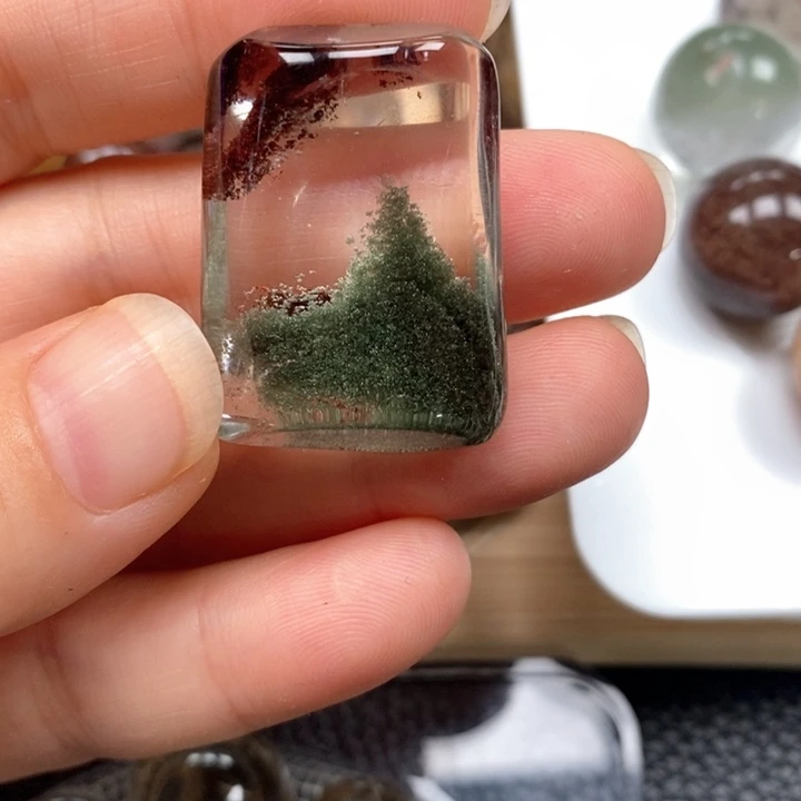 行***上未镶嵌颈饰水晶水晶