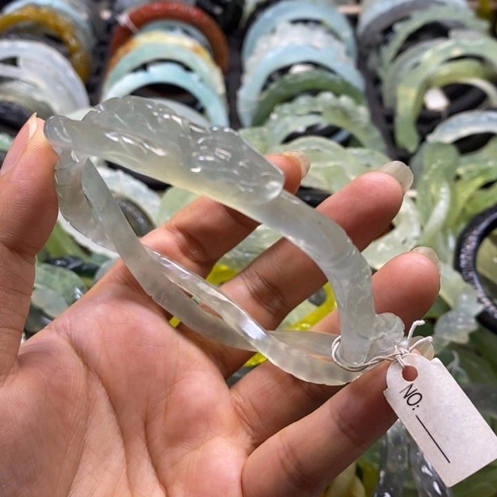 蛇纹石玉未镶嵌手镯了****）