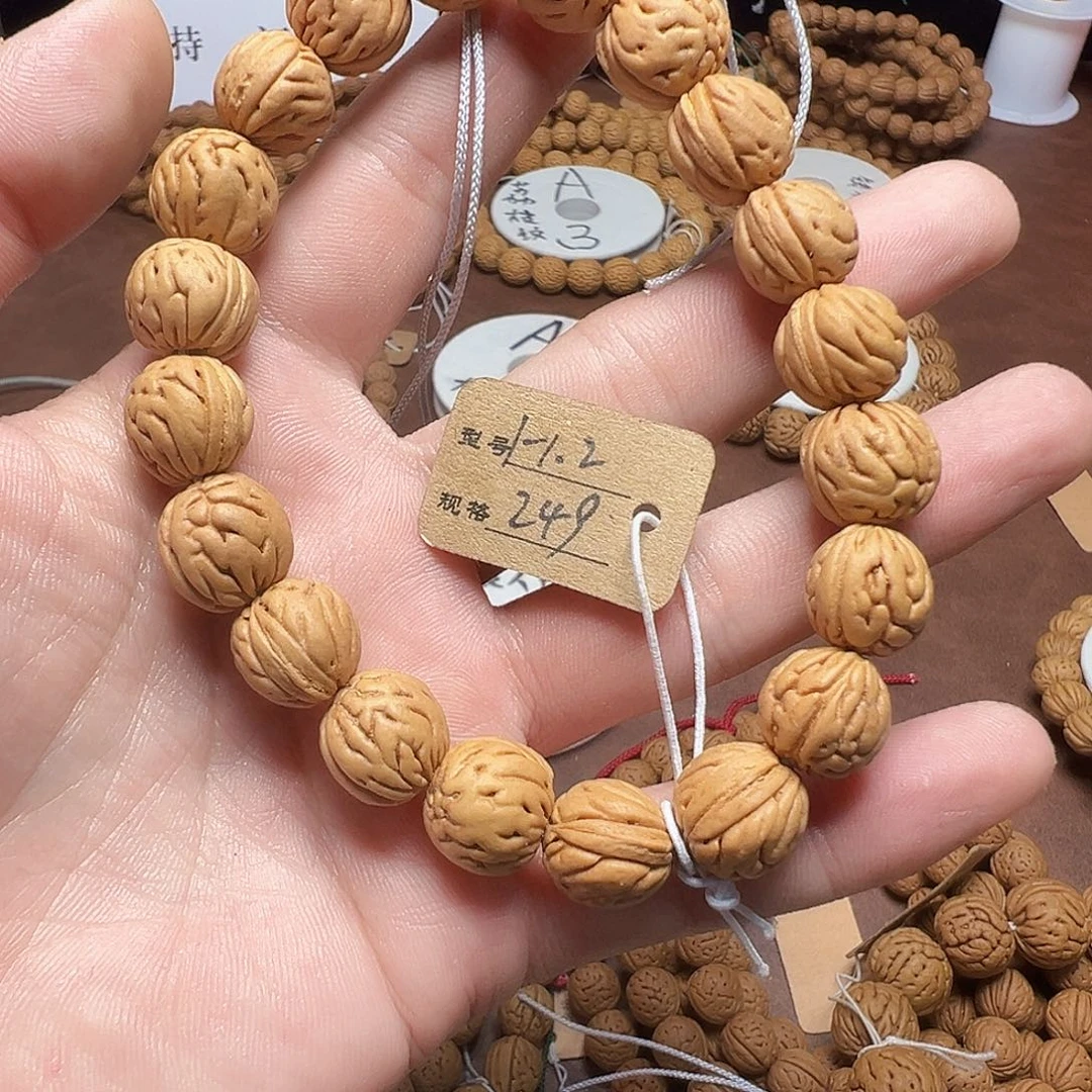 翰***儿手串桃核1.2大肠纹