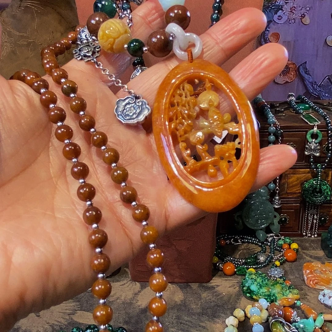 翡翠未镶嵌吊坠(赠链)