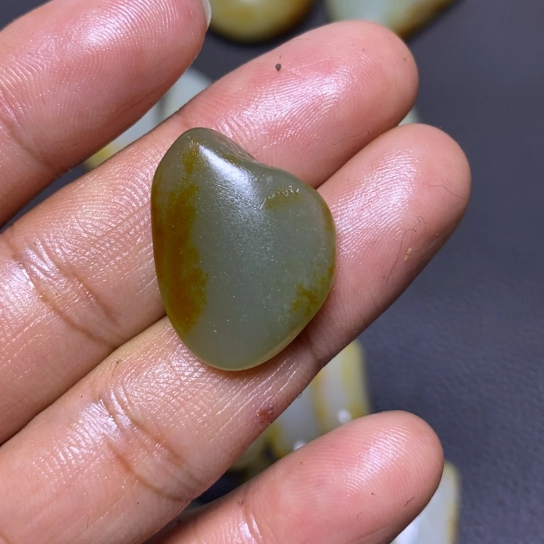 未镶嵌和田玉（糖玉）挂件