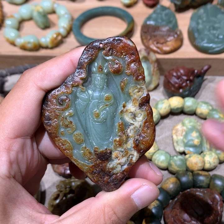 未镶嵌岫岩河磨玉（透闪石质玉）挂件