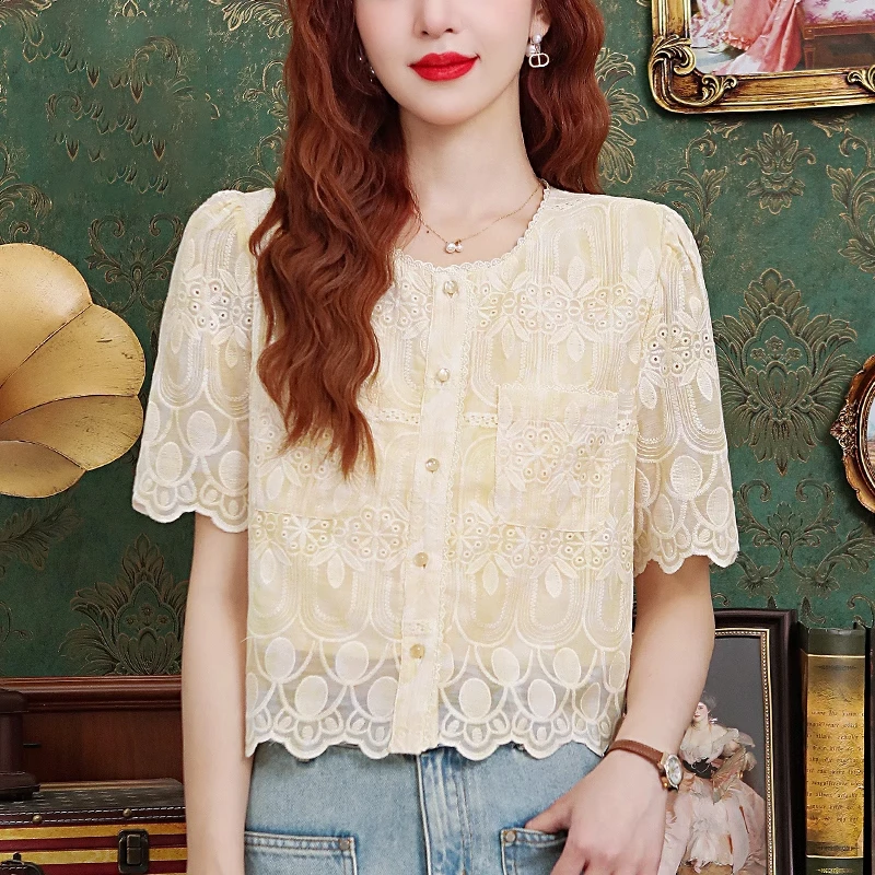 重工刺绣短袖蕾丝衬衫女2025夏季新款气质短款小衫法式绝美小上衣
