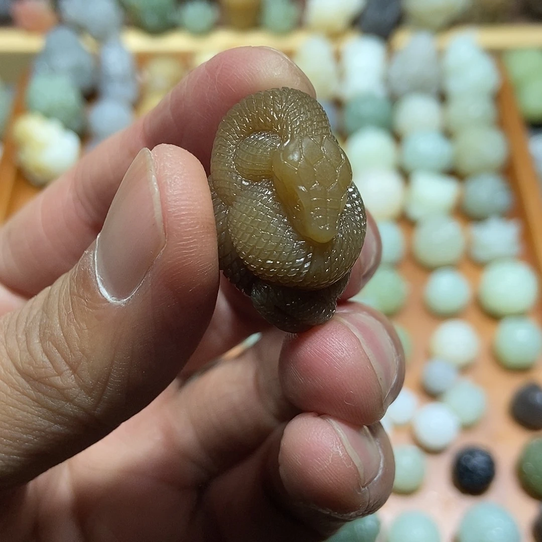 和田玉未镶嵌颈饰定制