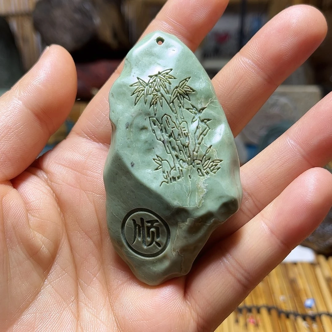 3 新疆原石雕刻手把件