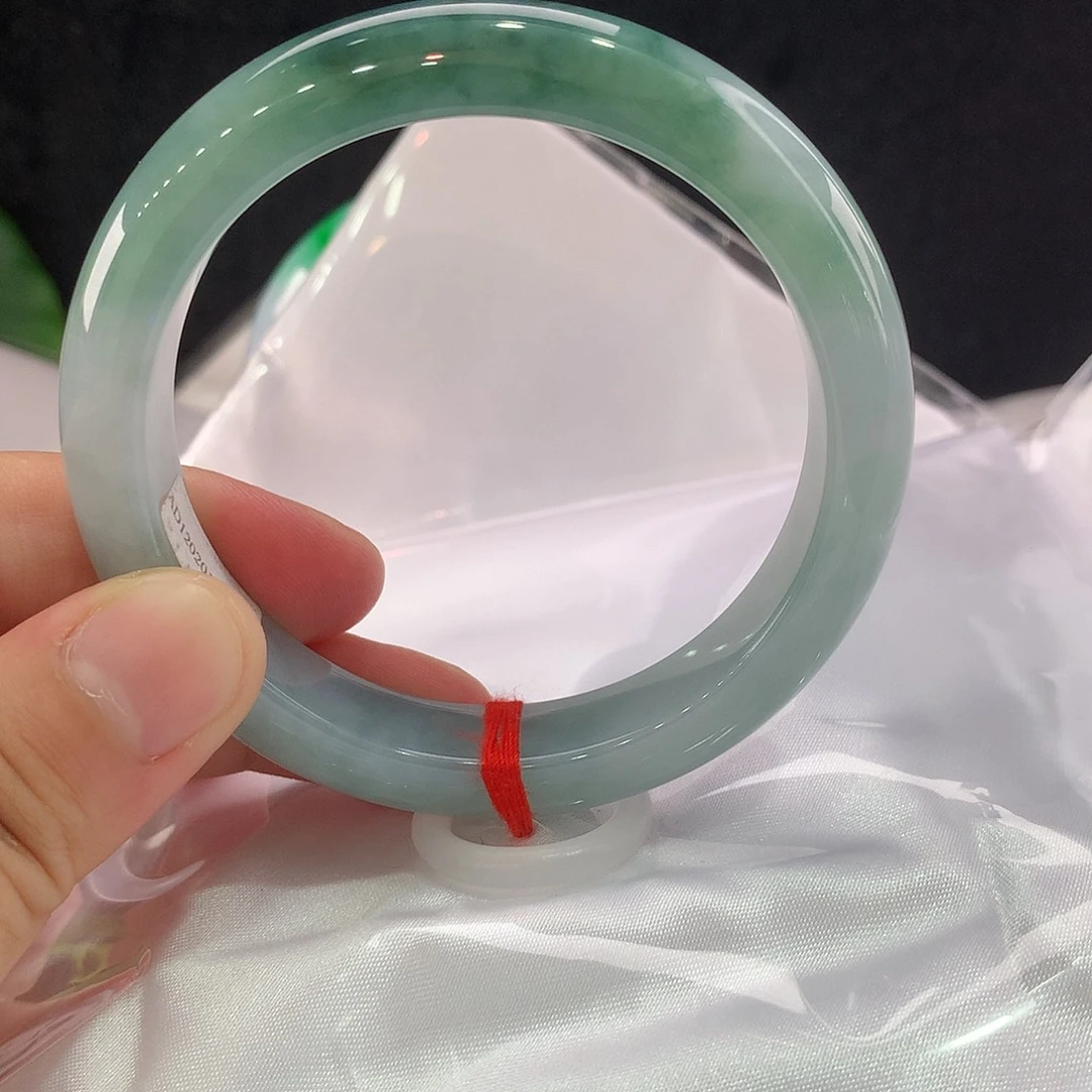 翡翠未镶嵌手镯圈口56