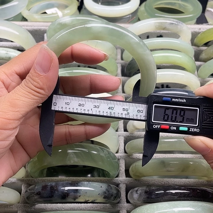 蛇纹石玉未镶嵌手镯241