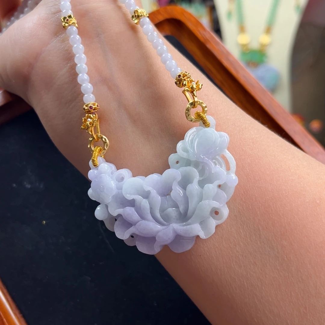 翡翠未镶嵌颈饰紫牡丹